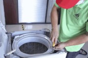 银项链清洗油烟机（使用银项链清洗油烟机的方法和技巧）