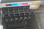 如何修复复印机机盖松动问题（解决复印机机盖松动的实用方法和技巧）