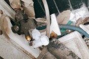 水管道堵塞怎么疏通（解决水管道堵塞的实用技巧与方法）