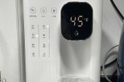 如何解决饮水机水里的小泡泡问题（探讨水质问题及正确使用方法）