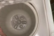 解决伊莱克斯洗衣机无电故障的有效方法（电源线破损导致洗衣机无法开机）