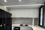 墙上安装油烟机的具体操作步骤及注意事项（厨房装修必备）