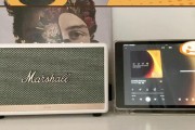 马歇尔音箱背包内如何播放音乐？