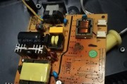 显示器电源板焊接方法（实用的焊接技巧和注意事项）