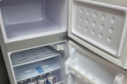如何使用冰柜进行清洗（选择合适的方法来保持冰柜清洁与卫生）
