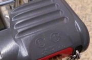 视频教程：如何正确拆解鞋带挂充电器？