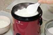 电饭煲烧糊了怎么办（电饭煲救援小技巧）