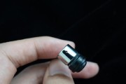 半夜蓝牙耳机发光怎么回事？是质量问题吗？