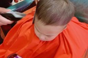 毛毛充电器插头拔不下来怎么办？拔出时的正确方法是什么？