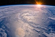 太空服务器的定价策略是什么？太空服务器的投资回报率如何计算？