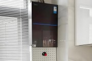家装浴盆适合哪种热水器？如何确保热水供应充足？