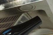 清洗吸油烟机油垢的方法（让吸油烟机焕然一新的小窍门）