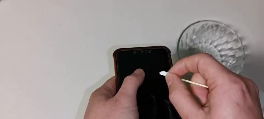 手机听筒声音小的处理方法（解决手机听筒声音微弱问题的实用技巧）