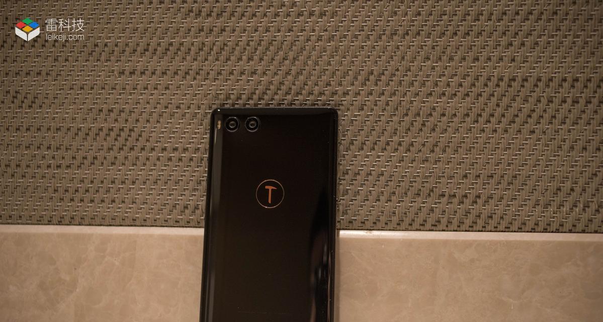坚果R1（重新定义智能手机的极致体验）
