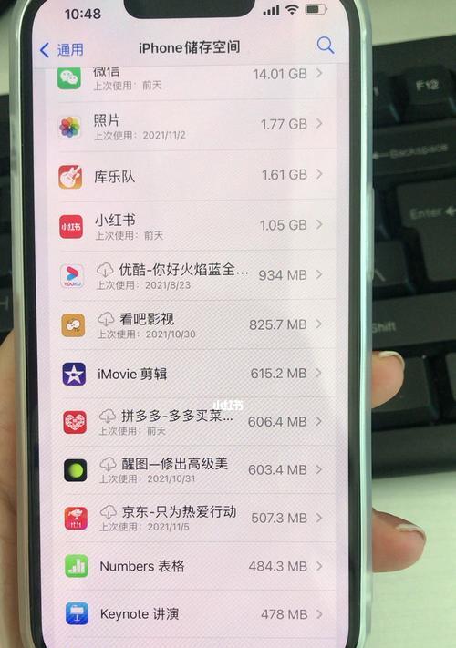 深入解析苹果手机闪屏原因（探寻苹果手机闪屏背后的技术秘密）