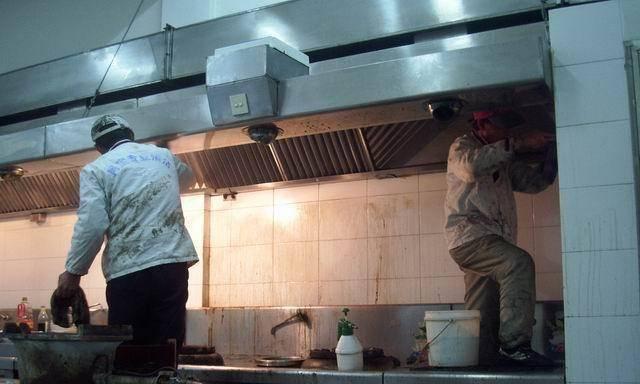 如何快速清洗油烟机烟道（简单实用的清洗方法）