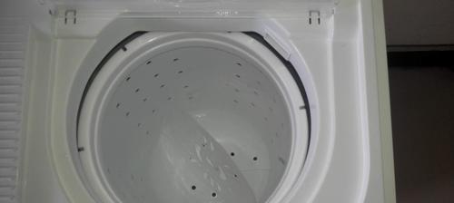 半自动洗衣机进水漏水问题原因及解决方法（半自动洗衣机进水漏水的调查及解决办法探究）