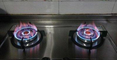 燃气灶着火应急处置方法（保障家庭安全的关键步骤和注意事项）