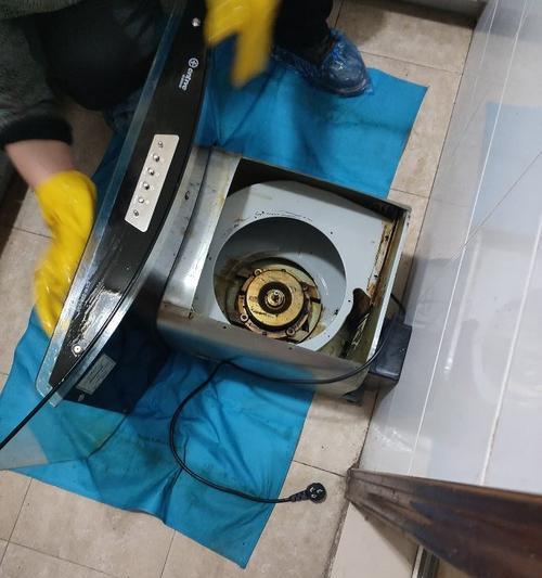油烟机自我清洗方法（简便高效的清洁步骤）