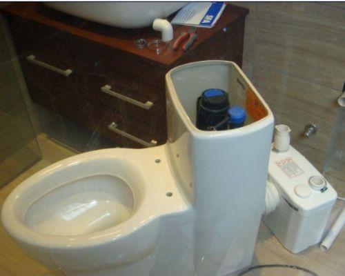 马桶底部边缘漏水的原因及解决方法（探究马桶底部边缘漏水问题）