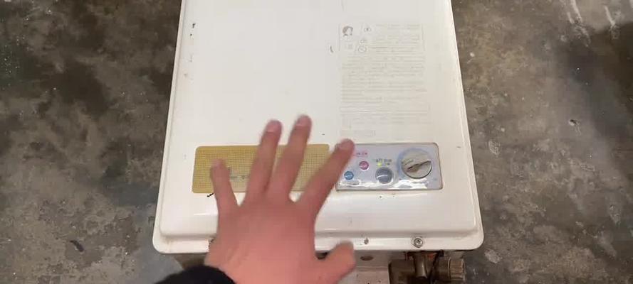 解决壁挂炉阀门漏水的有效方法（探讨壁挂炉阀门漏水的原因及简单处理方法）