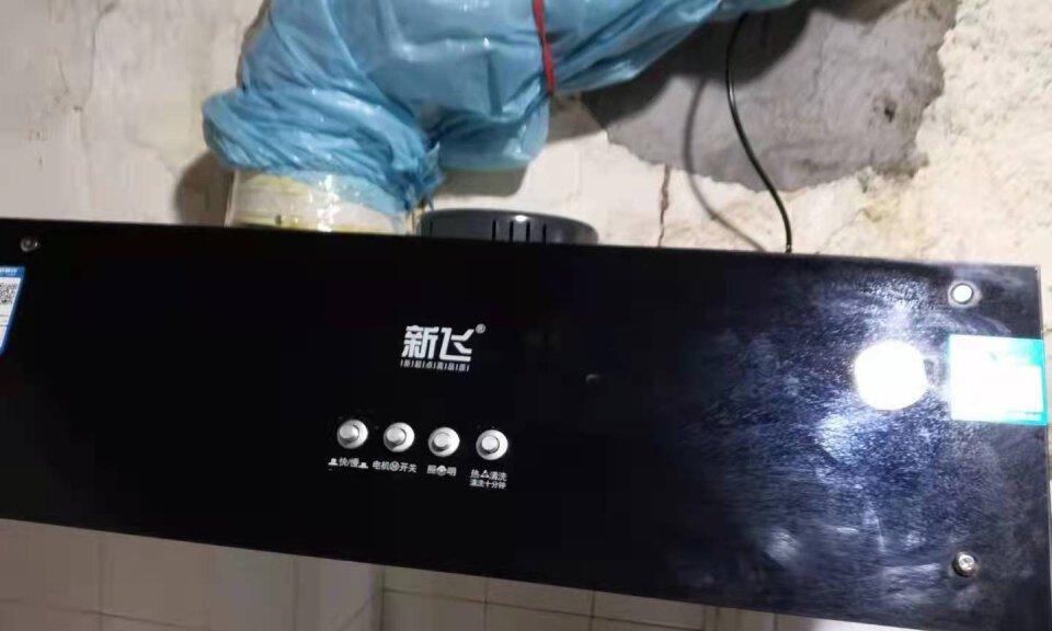 新飞油烟机清洗方法（简单易行的清洗技巧）