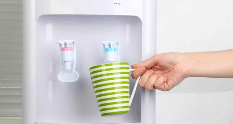 饮水机有黑孔漏水怎么办？饮水机漏水原因有哪些？