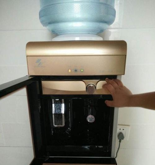 饮水机漏水怎么办？饮水机漏水原因有哪些？