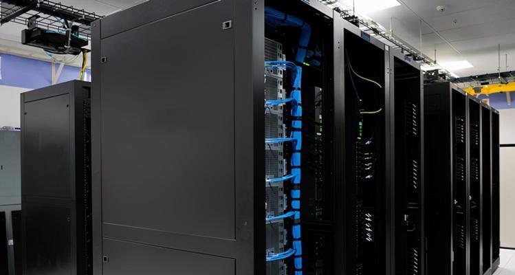 如何预估服务器成本以避免财务意外？预估时需要考虑哪些因素？