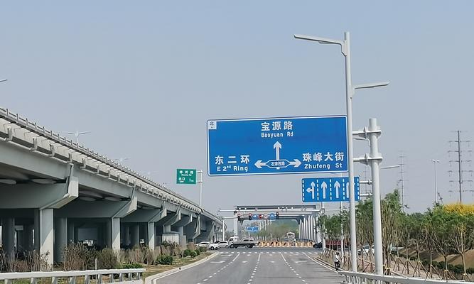 辅路车让主路车先行规则是什么？如何正确遵守辅路进入主路的规则？