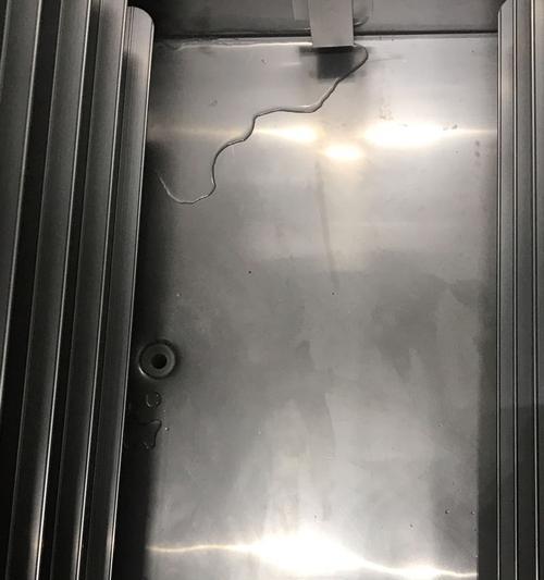 冰柜冷冻室积水是什么原因？如何快速解决？