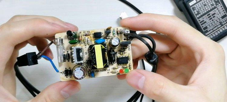 电瓶损坏导致充电器不工作的原因是什么？