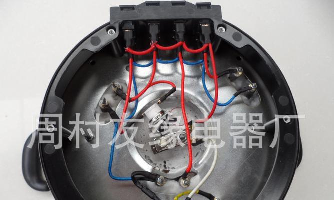 四方形电炒锅电源线的正确连接方式是什么？