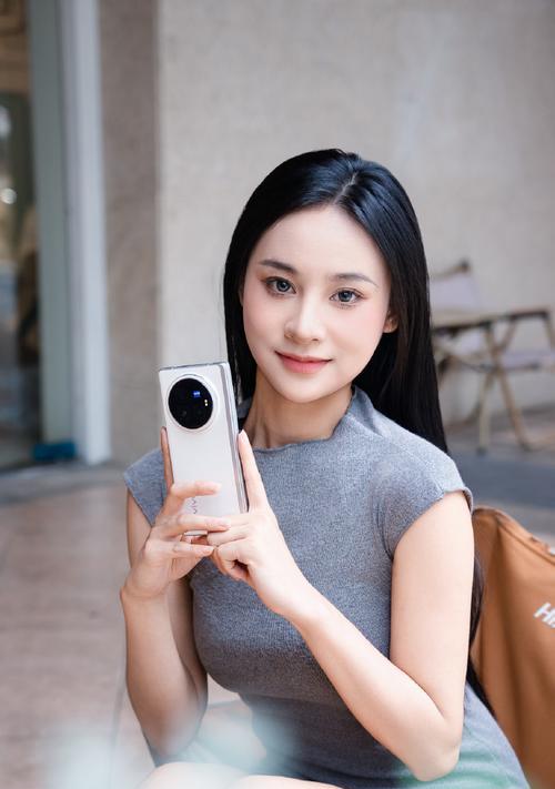 手机拍照时正确的握持方式是什么？