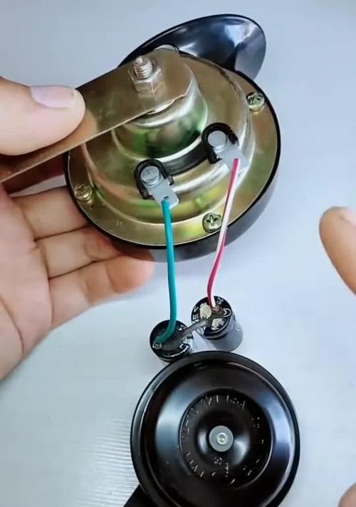 老式喇叭如何连接电脑以发出声音？