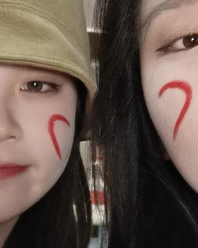 手机贴脸屏幕拍照的设置方法是什么？