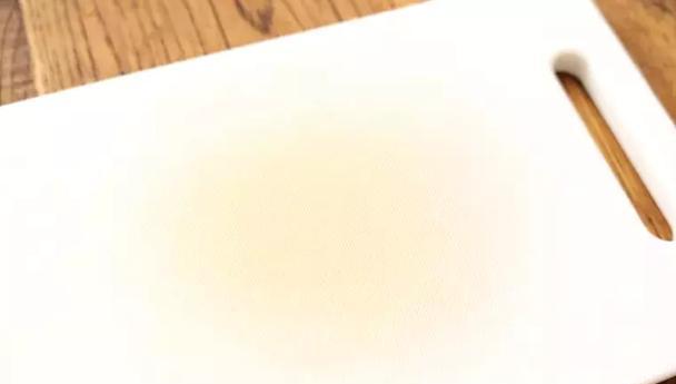 染色笔记本电脑如何清理？删除染色痕迹的有效方法是什么？