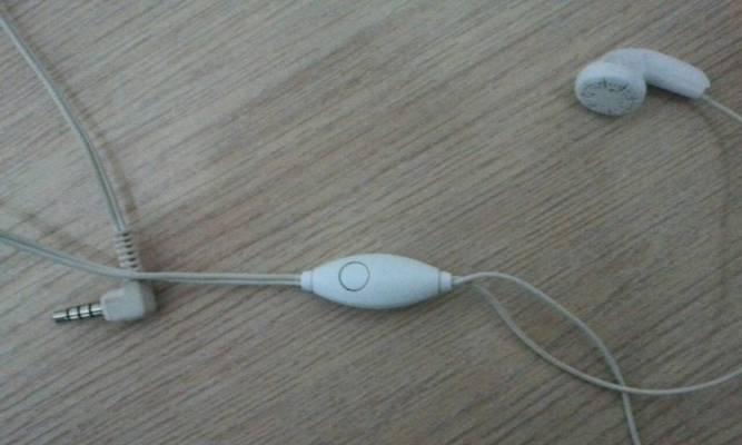 电脑耳机声音模糊不清？如何快速解决？