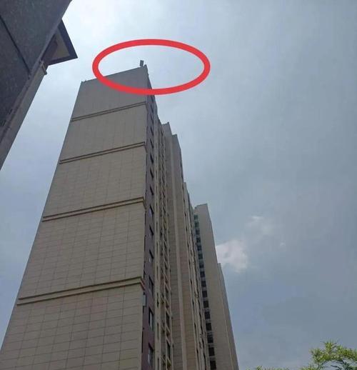 手机在楼顶拍照时无人出现是何原因？