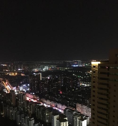 手机在楼顶拍照时无人出现是何原因？