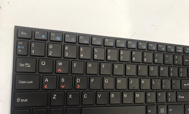 神州战神外接键盘操作步骤是什么？