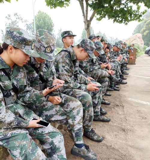 教官举手机拍照怎么办？如何应对这种情况？