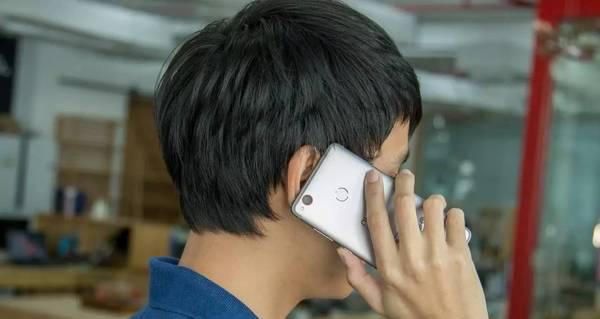 电脑泼了点水后图标变很大怎么办？如何快速恢复正常？