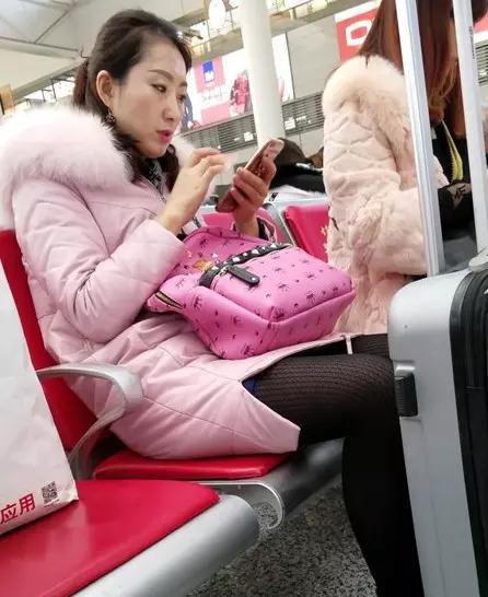 车站自拍技巧有哪些？如何拍出自然好看的照片？