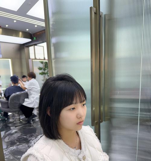 自拍扶手机拍照动作怎么弄？如何拍出自然美照？