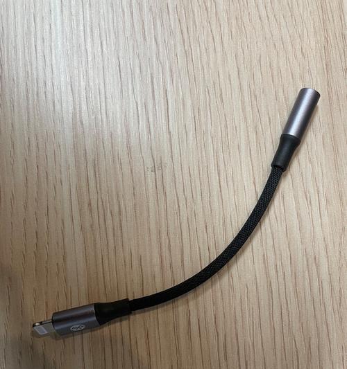 苹果耳机使用方法是什么？充电器插头如何正确连接？