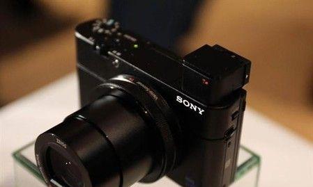 索尼RX10M5上市时间及特点？