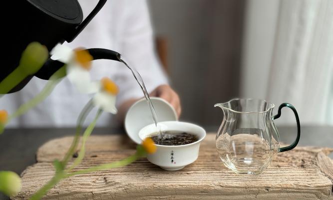 茶桌下隐藏的充电器名称是什么？
