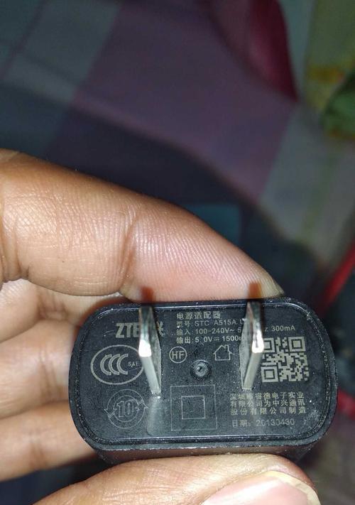 地摊变电器是否包含充电器？如何正确使用？