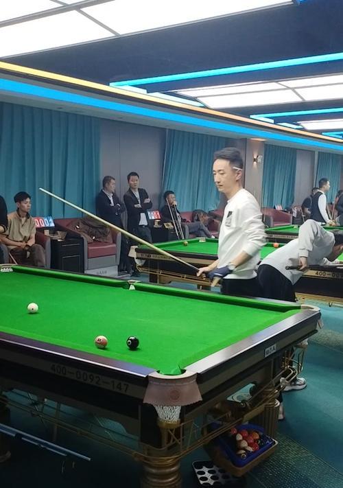戴眼镜练习台球技巧视频教程？如何提高台球技能？